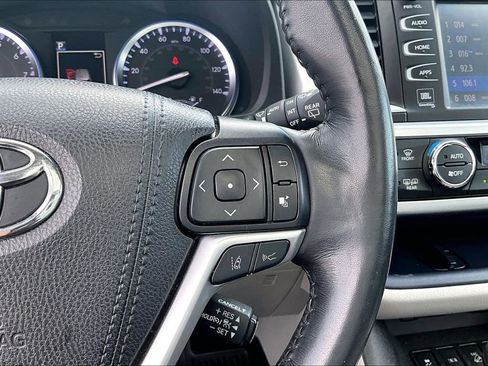 Used 2019 Toyota Highlander Limited Platinum AWD/4WD image 19