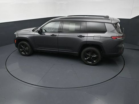 Used 2024 Jeep Grand Cherokee L Limited w/ Black Appearance Package AWD/4WD image 15