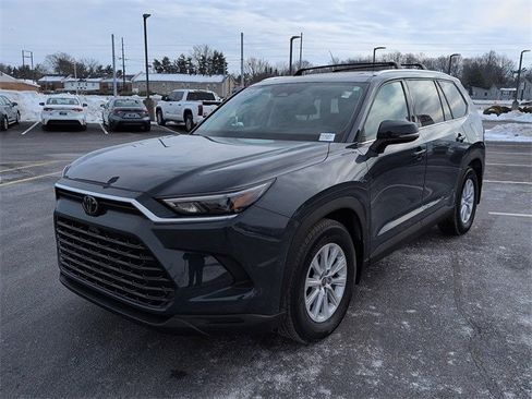 Certified 2024 Toyota Grand Highlander XLE image 3