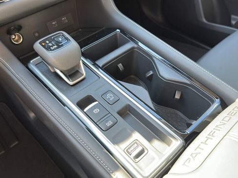 New 2025 Nissan Pathfinder SL image 25