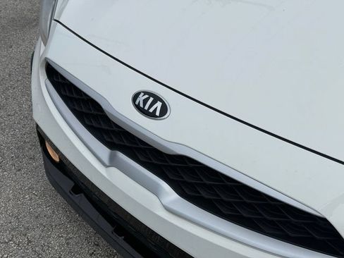 Used 2020 Kia Forte LXS FWD image 7