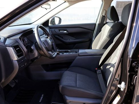 Used 2025 Nissan Rogue SV image 23