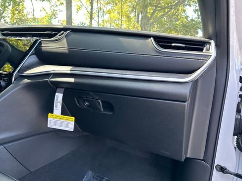 New 2025 Jeep Grand Cherokee Limited w/ Luxury Tech Group II image 26