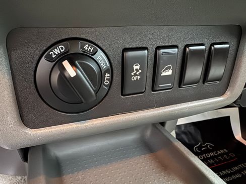 Used 2012 Nissan Frontier S image 30