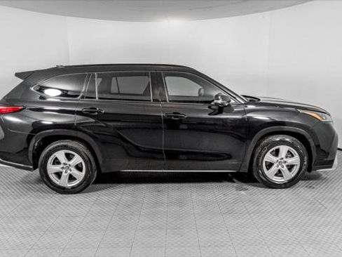 Used 2021 Toyota Highlander XSE image 9