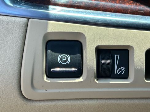 Used 2017 Cadillac XT5 Luxury w/ Driver Awareness Package FWD image 29