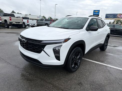 New 2026 Chevrolet Trax LT w/ Midnight Edition FWD image 7