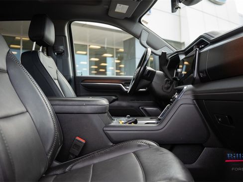 Used 2024 GMC Sierra 2500 Denali w/ Denali Reserve Package image 9