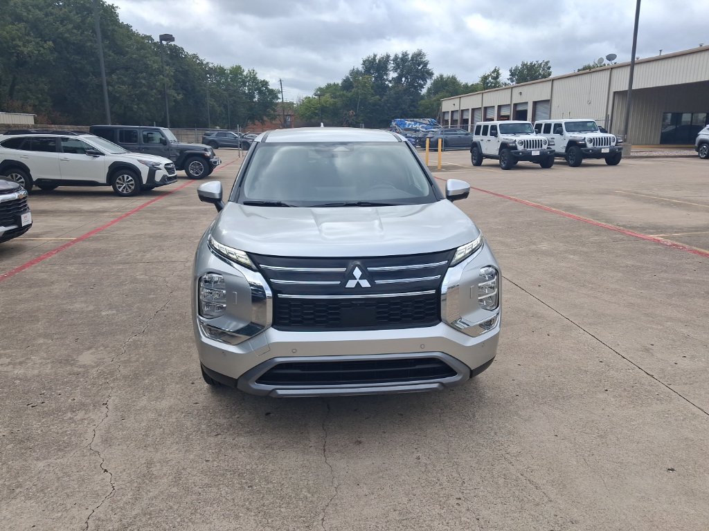 Used 2025 Mitsubishi Outlander SE AWD/4WD image 5