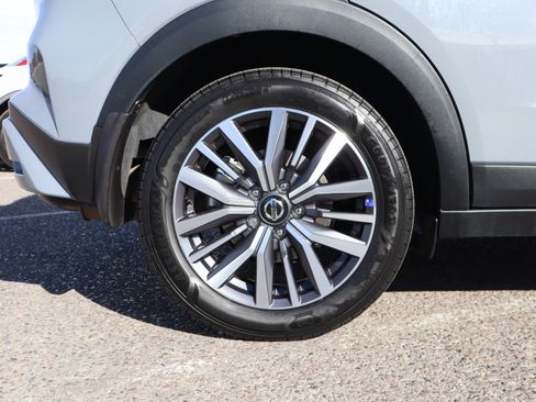 Used 2021 Nissan Kicks SV image 12