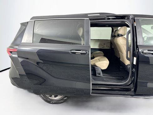 Used 2021 Toyota Sienna XLE w/ XLE Plus Package image 33