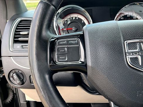 Used 2017 Dodge Grand Caravan SXT image 23