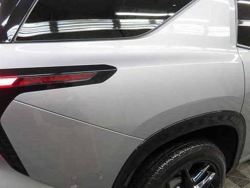 Used 2024 Chevrolet Traverse RS w/ LPO, Floor Liner Package image 38