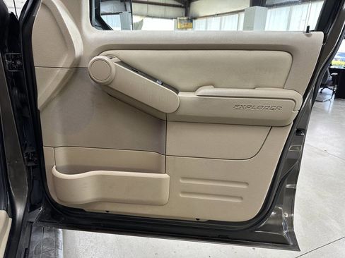 Used 2008 Ford Explorer Sport Trac XLT image 16