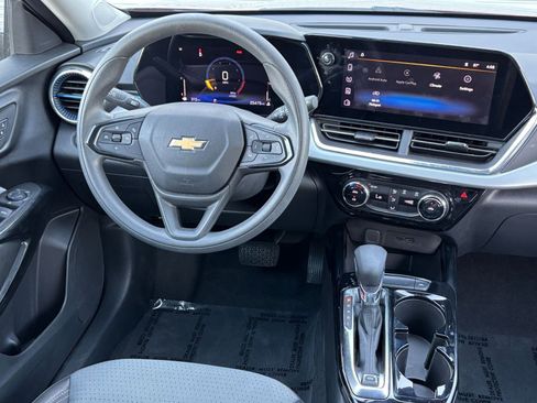 Used 2025 Chevrolet Trax LT image 33