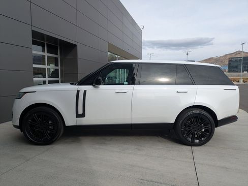 New 2026 Land Rover Range Rover Long Wheelbase SE image 9