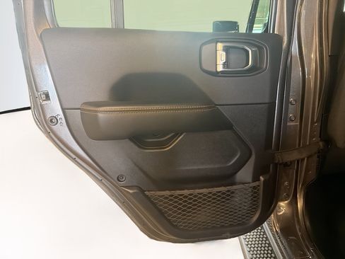 Used 2025 Jeep Wrangler Unlimited Sahara AWD/4WD image 26