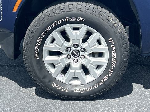 Used 2022 Nissan Frontier SV AWD/4WD image 32