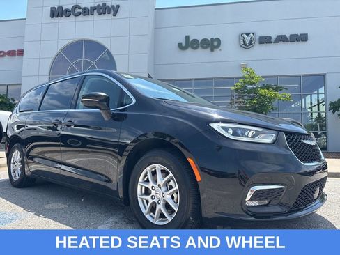 Used 2024 Chrysler Pacifica Touring-L FWD image 1