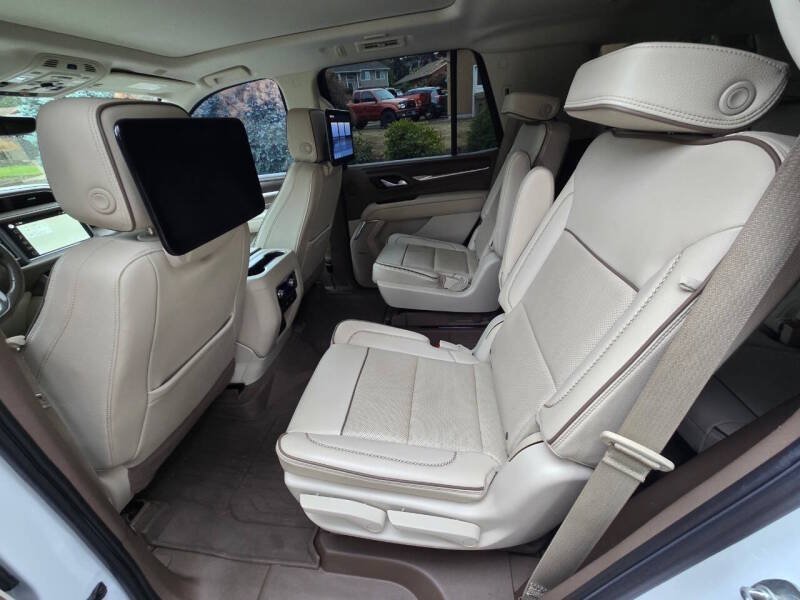 Used 2022 GMC Yukon Denali w/ Denali Ultimate Package AWD/4WD image 2