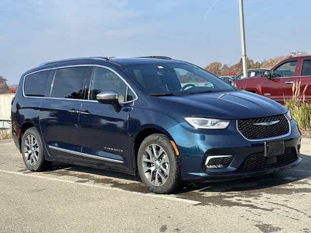 Used 2023 Chrysler Pacifica Pinnacle FWD image 24
