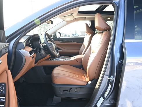 Used 2025 INFINITI QX60 Sensory image 17