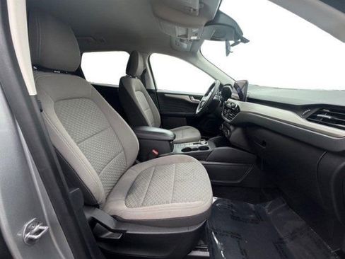 Used 2021 Ford Escape SE image 12