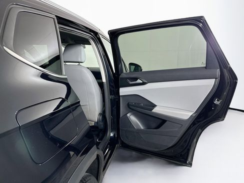 Used 2022 Volkswagen Taos SE w/ Driver Assistance Package image 28