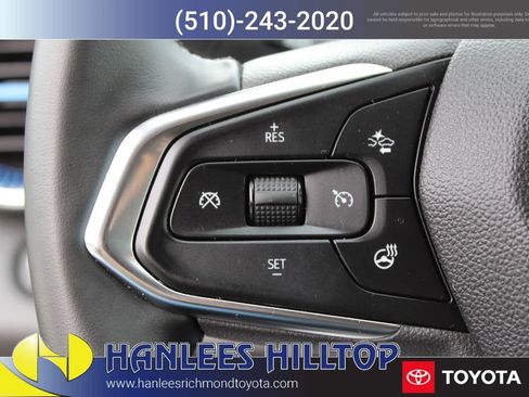 Used 2025 Chevrolet Trax LT w/ LT Convenience Package image 29
