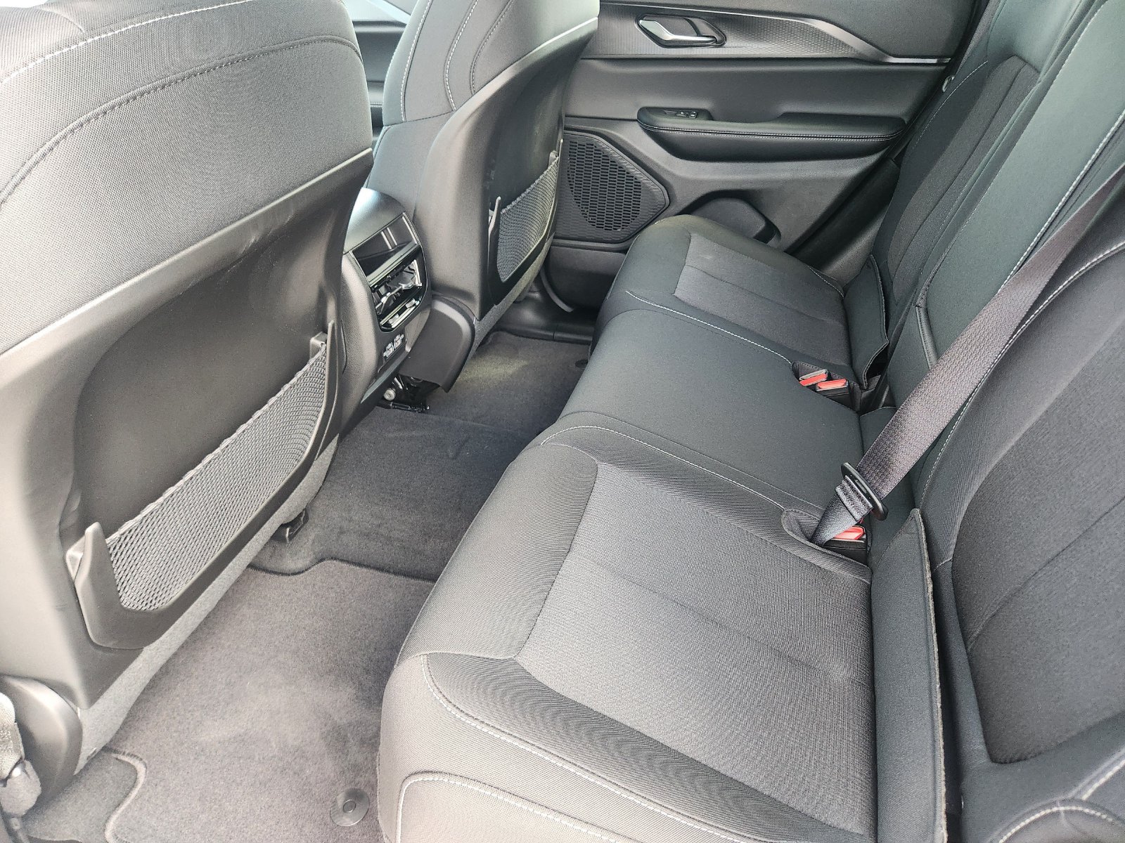 New 2027 Jeep Grand Cherokee Laredo X RWD image 24