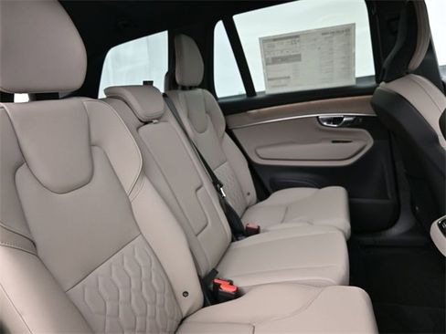 New 2026 Volvo XC90 B6 Core image 33
