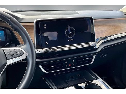 Used 2024 Volkswagen Atlas SE FWD image 9