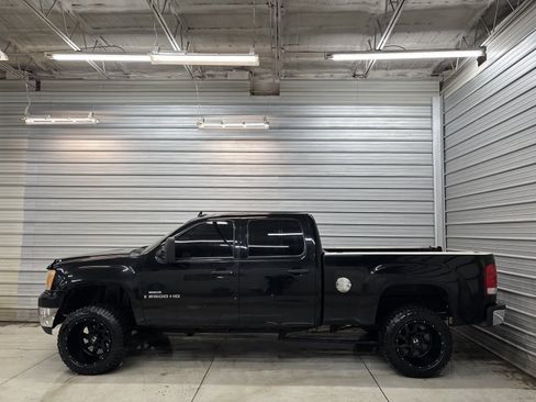 Used 2007 GMC Sierra 2500 SLE w/ Z71 Off-Road Package image 10