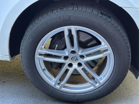 Used 2025 Porsche Macan image 11