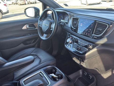 Used 2020 Chrysler Pacifica Touring-L Plus w/ S Appearance Package image 42