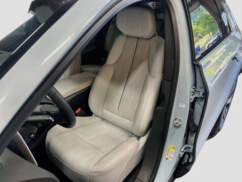 Used 2025 Cadillac Lyriq Sport AWD/4WD image 19