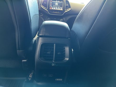 Used 2022 Jeep Cherokee Latitude Lux FWD image 16
