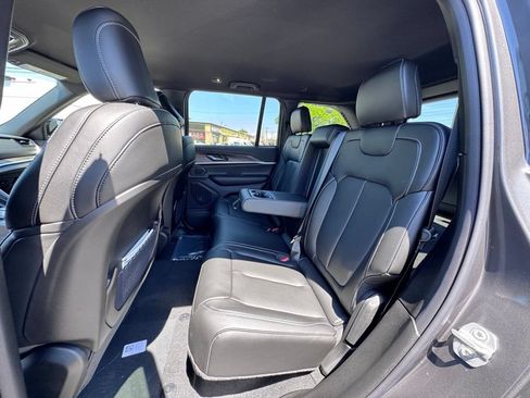 New 2026 Jeep Grand Cherokee Limited AWD/4WD image 15