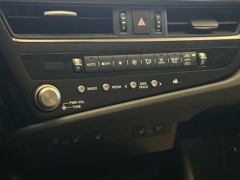 Certified 2025 Lexus ES 300h w/ Premium Package FWD image 19