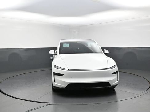 Used 2026 Tesla Model Y Long Range AWD/4WD image 2