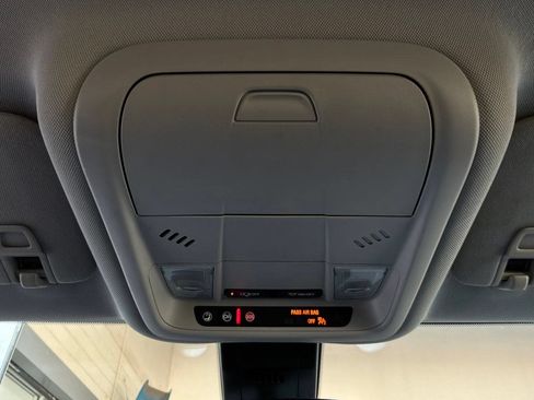 Used 2024 GMC Terrain SLE FWD image 16