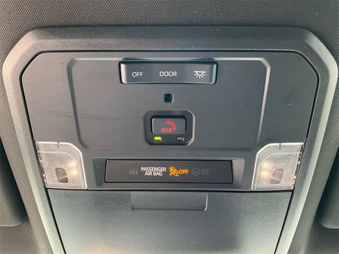 Used 2025 Toyota Tacoma TRD Sport image 11