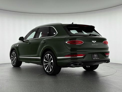 Used 2025 Bentley Bentayga image 3