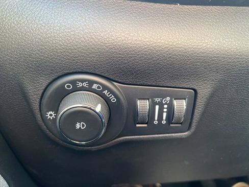 Used 2022 Jeep Compass Latitude image 14