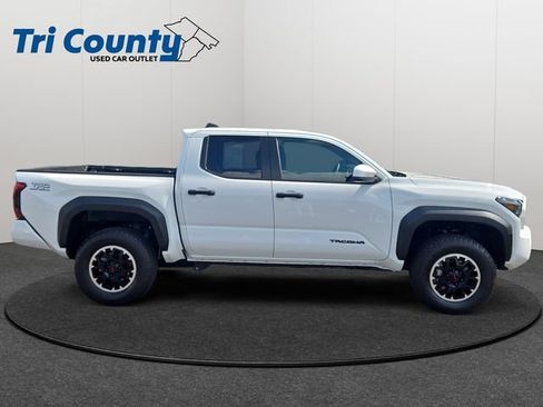 Certified 2026 Toyota Tacoma TRD Off-Road AWD/4WD image 8