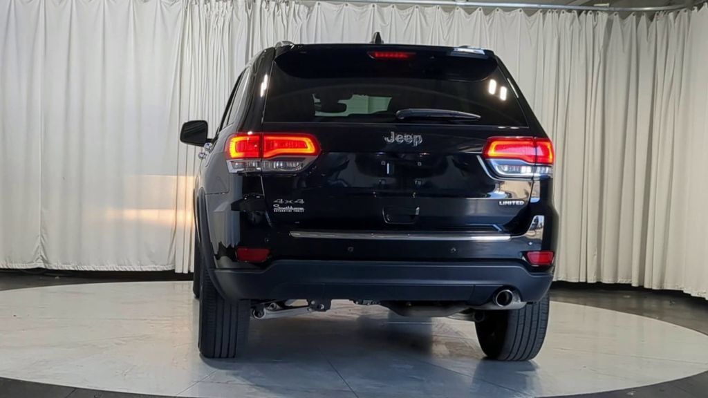 Used 2021 Jeep Grand Cherokee Limited AWD/4WD image 9