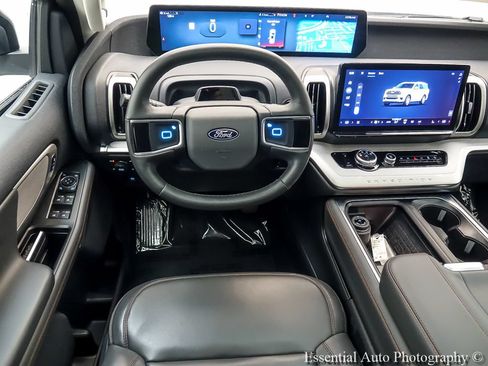 Used 2025 Ford Expedition Active AWD/4WD image 15