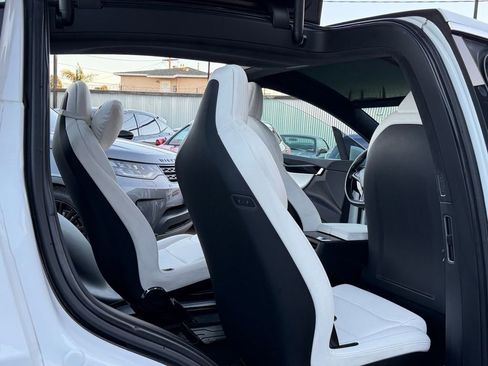 Used 2021 Tesla Model X Long Range image 24