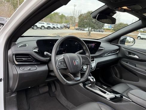 Used 2025 Buick Envista Sport Touring image 16