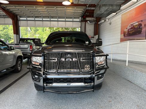 Used 2024 RAM 2500 Tradesman w/ Chrome Appearance Group AWD/4WD image 2